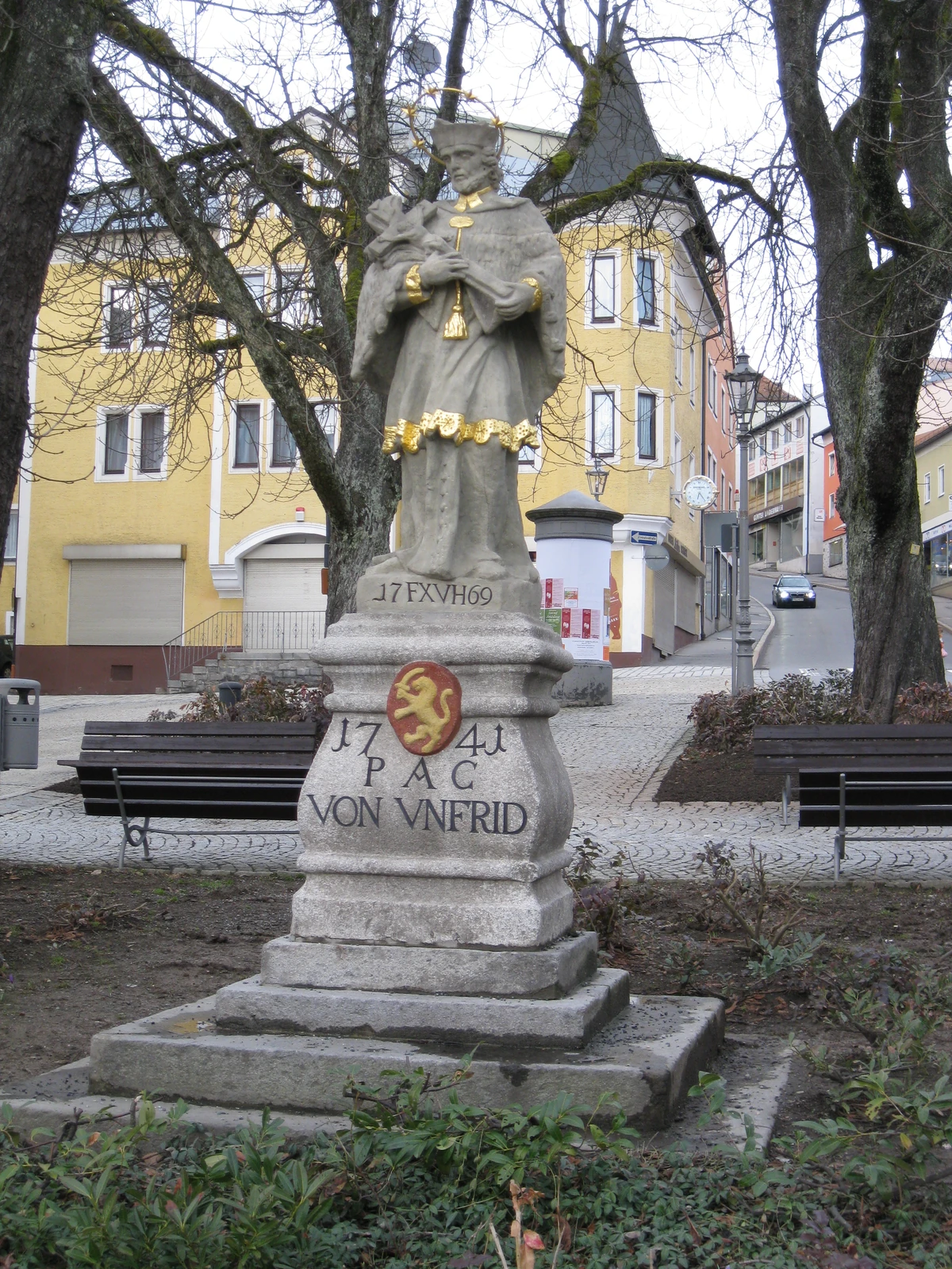 Nepomukstatue