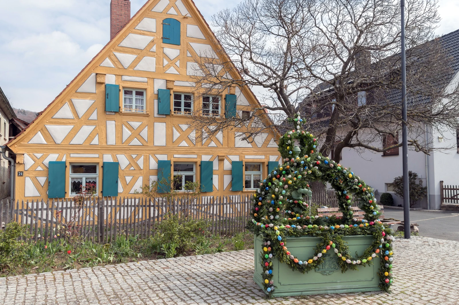 Osterbrunnen in in Mittelehrenbach