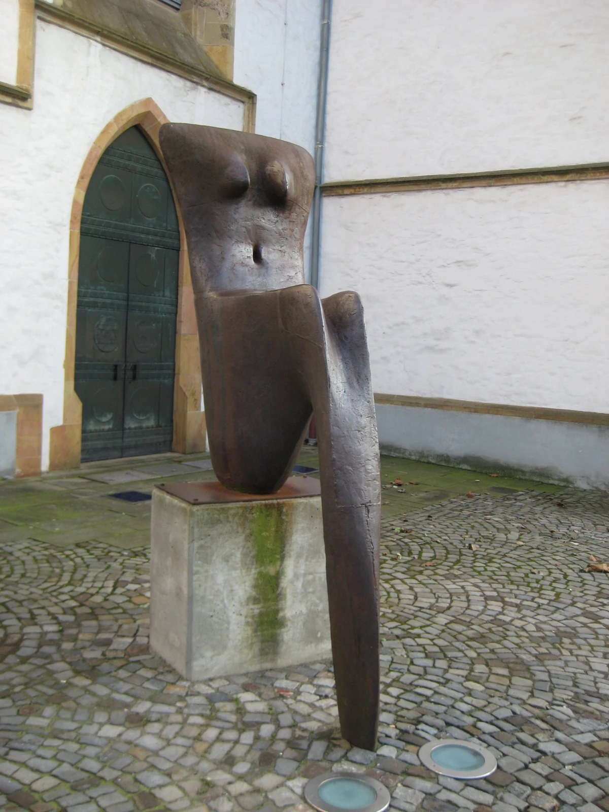 Großer sitzender weiblicher Torso